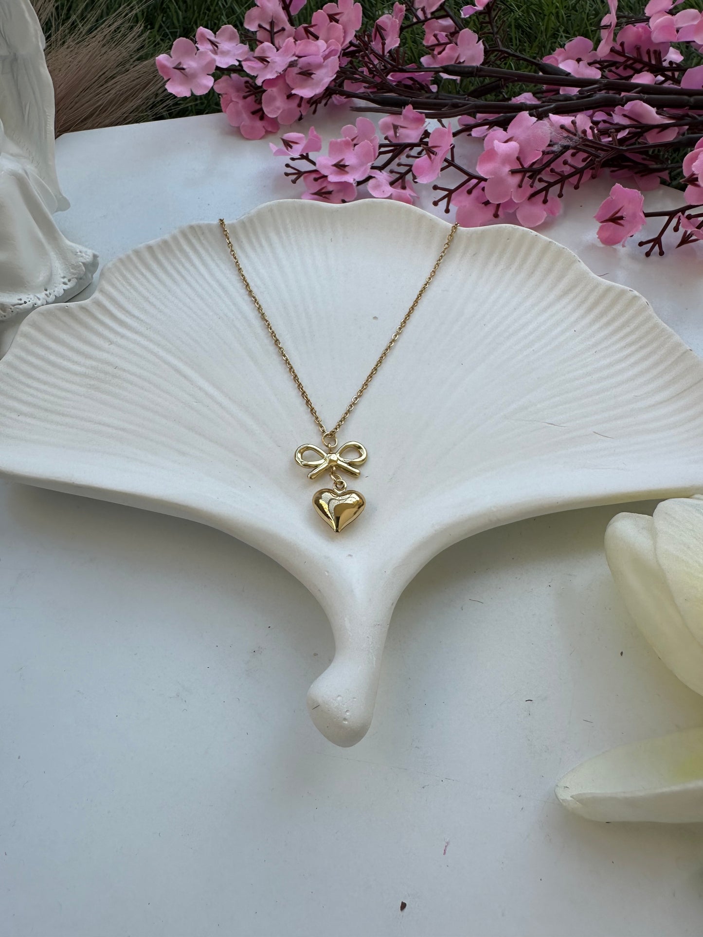 Heart bow pendant
