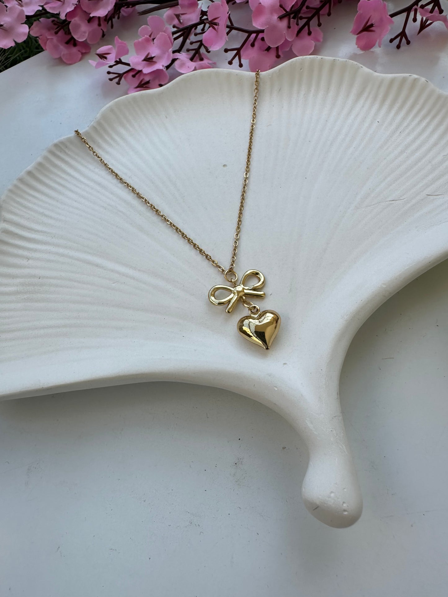 Heart bow pendant