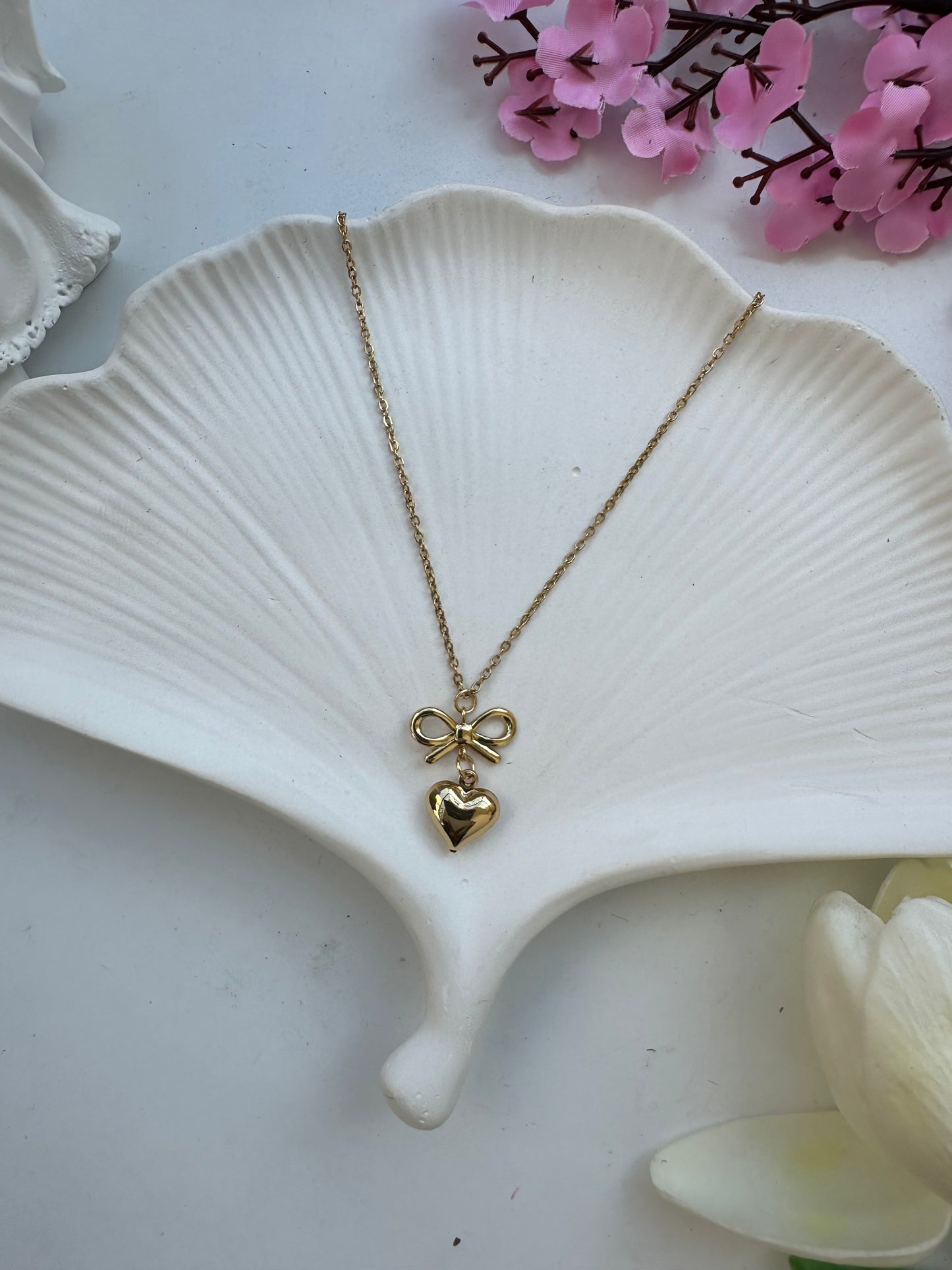 Heart bow pendant