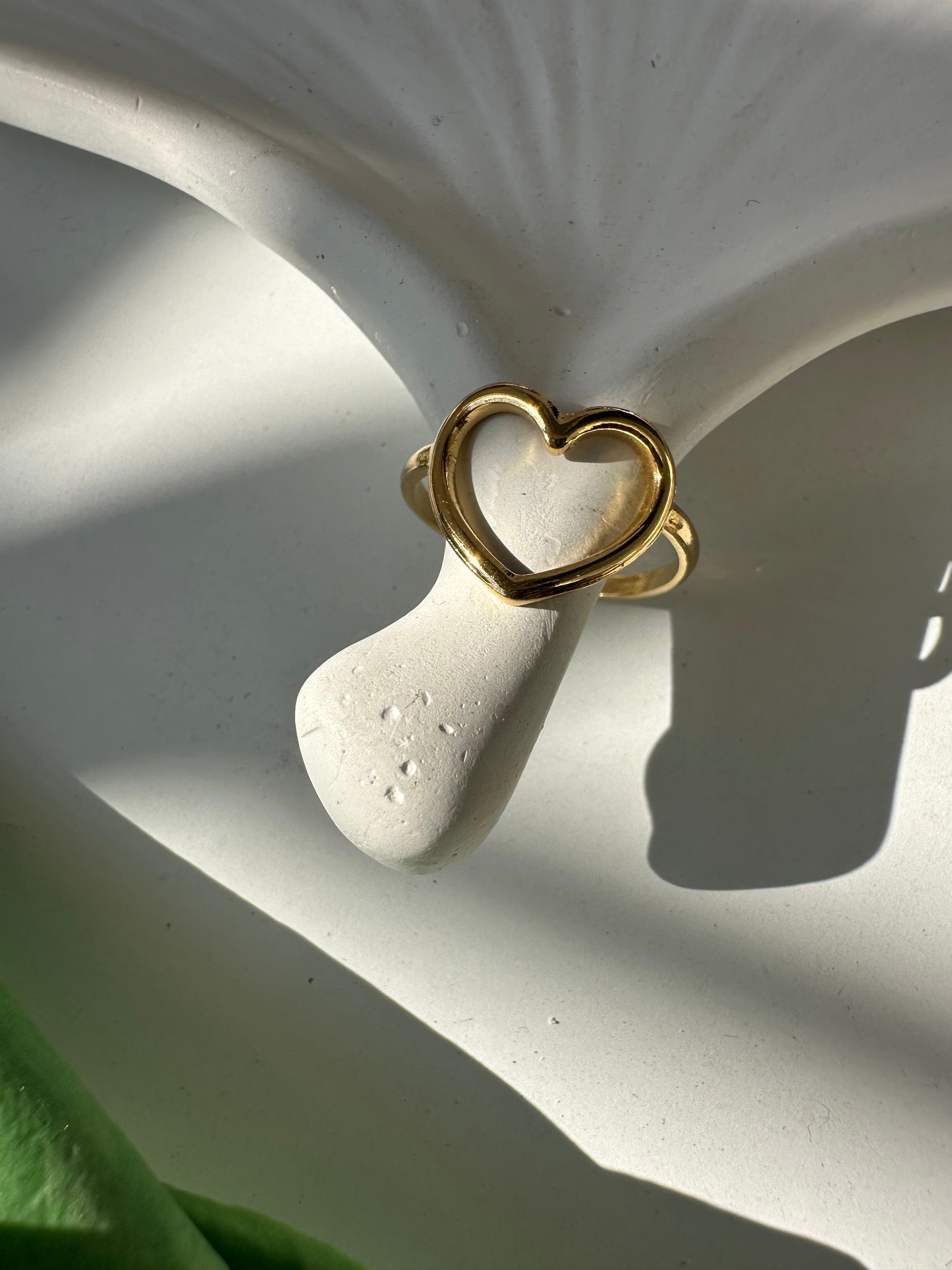 Adjustable heart ring