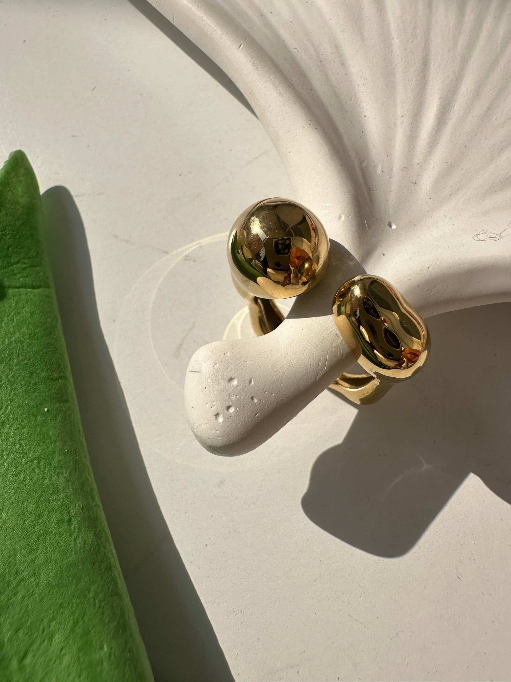 Solid bubble ring