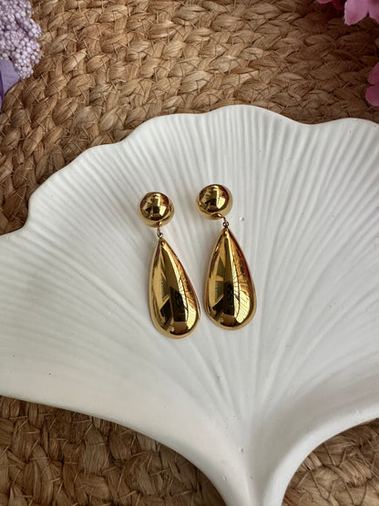 Statement golden drop earrings