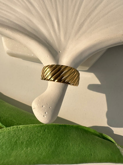 Solid anti-tarnish adjustable ring