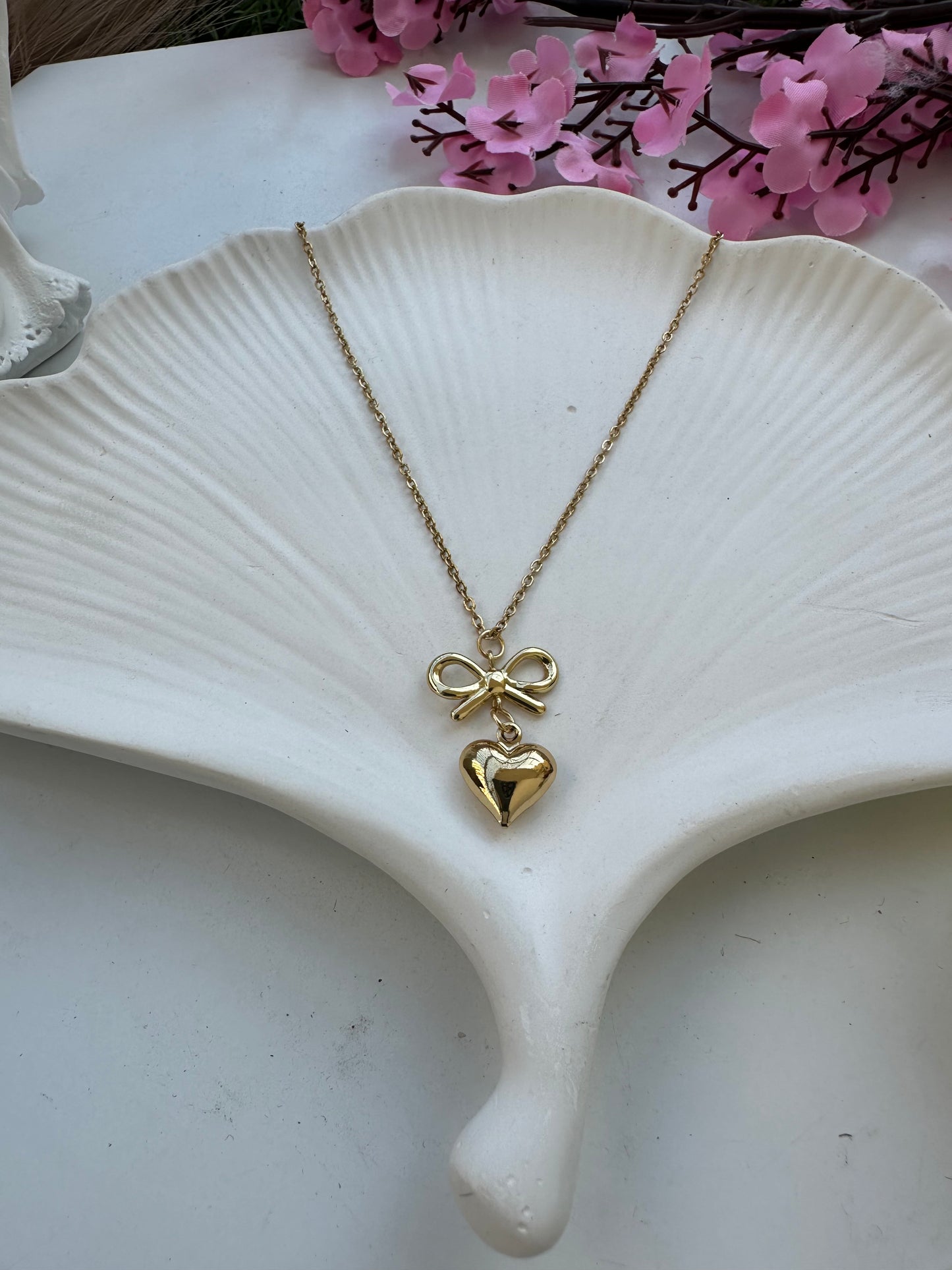 Heart bow pendant