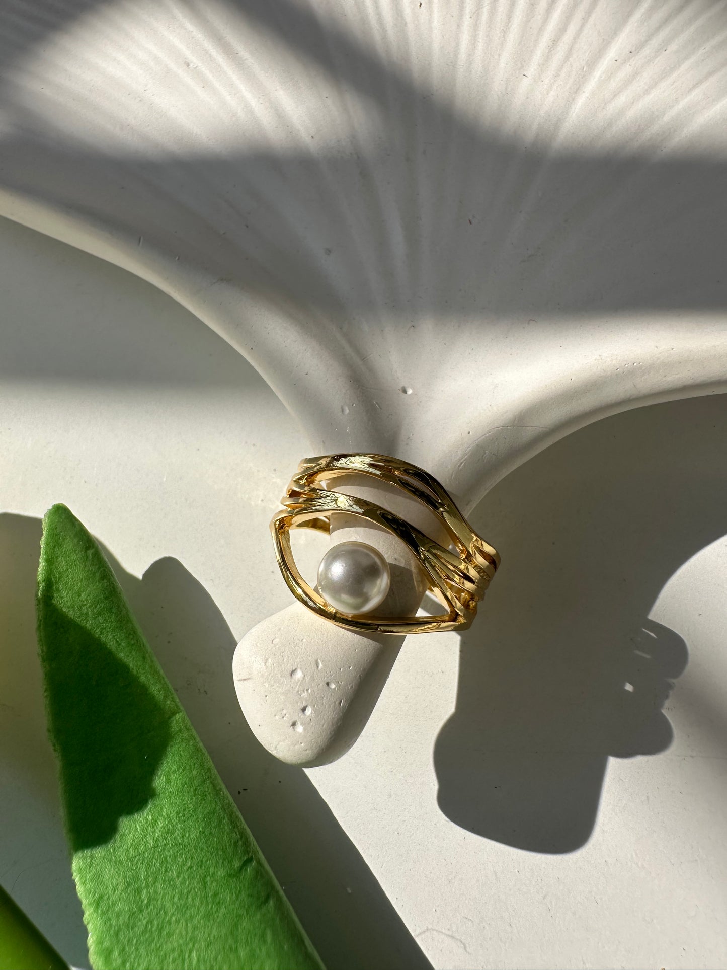 Irregular pearl adjustable ring